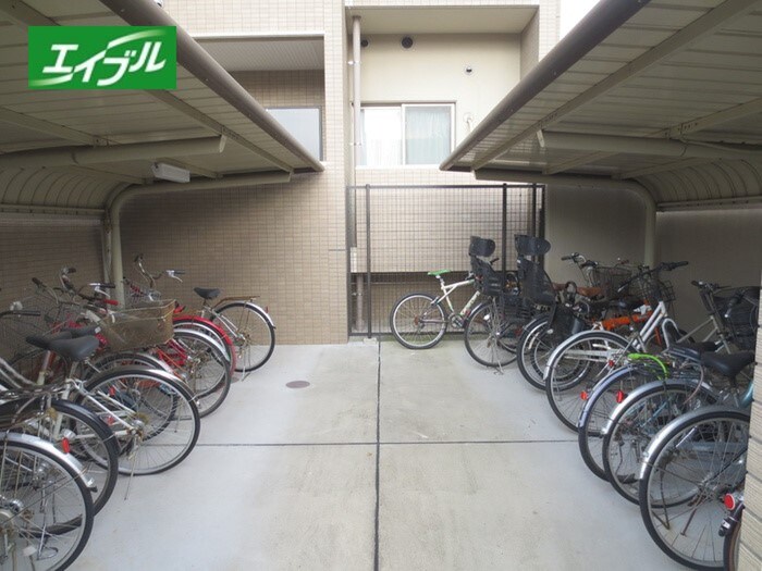 物件外観写真3　(駐輪場)
