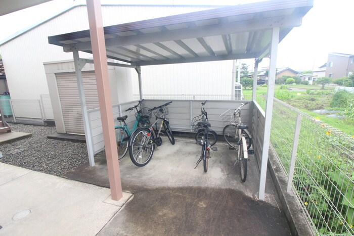 物件外観写真3　(駐輪場)