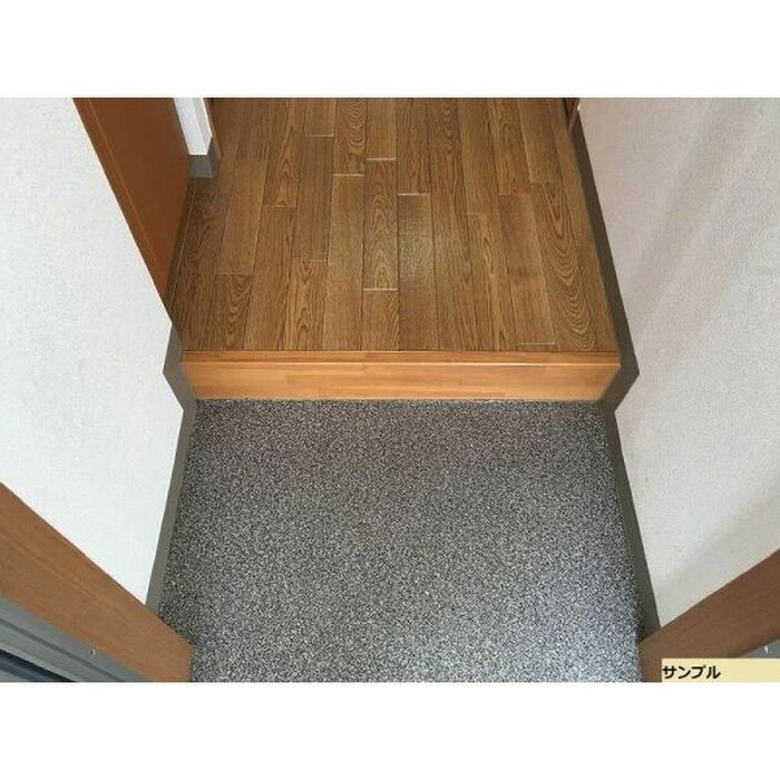 物件内観写真13　(玄関)