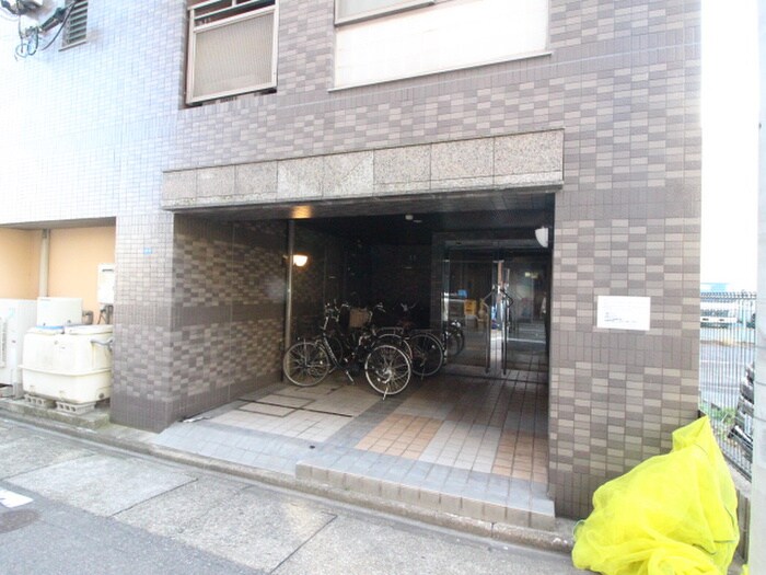 物件外観写真3　(エントランス部分)