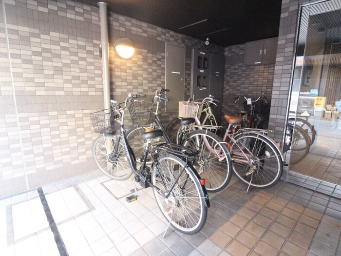 物件外観写真6　(駐輪場)