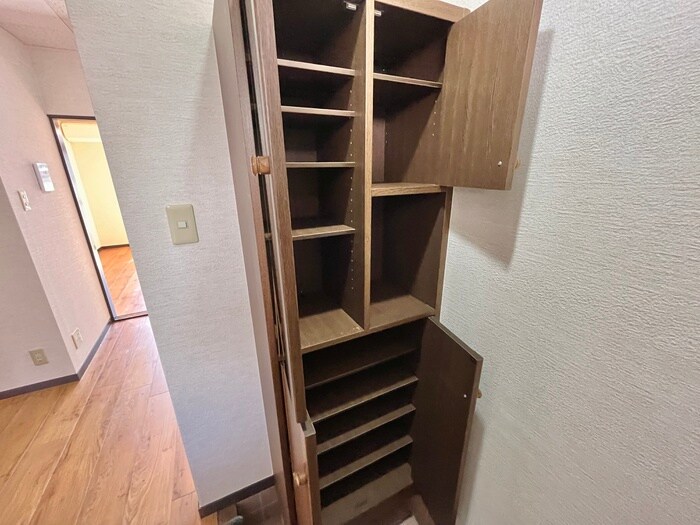 ヒルズロイヤルの靴箱