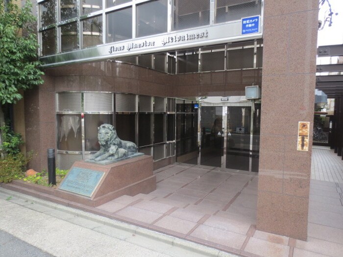 物件外観写真2　(エントランス部分)