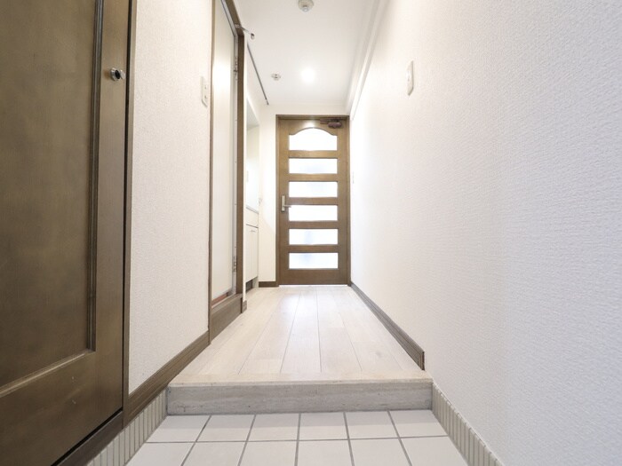 物件内観写真13　(玄関)