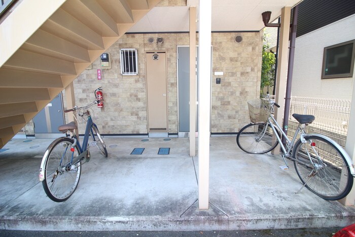 物件外観写真3　(駐輪場)