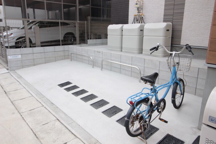 物件外観写真4　(駐輪場)