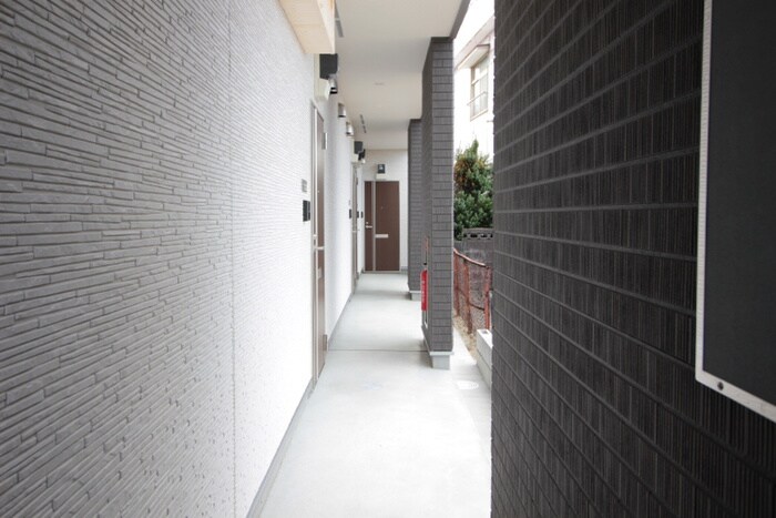 物件外観写真6　(エントランス部分)