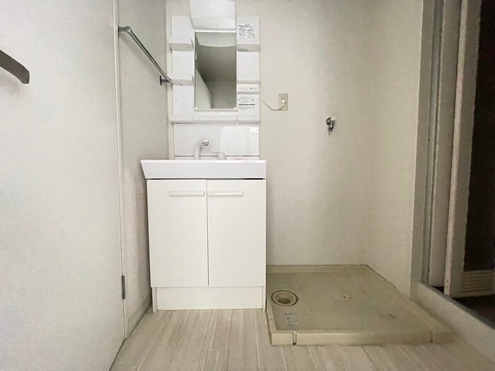 物件内観写真12　(洗濯機置場)