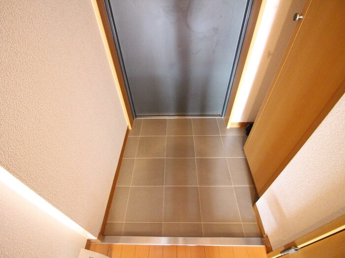 物件内観写真18　(玄関)