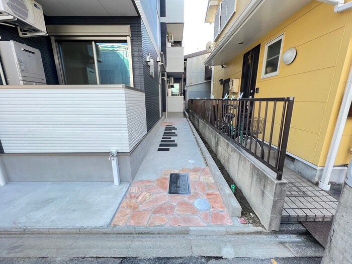 物件外観写真4　(エントランス部分)