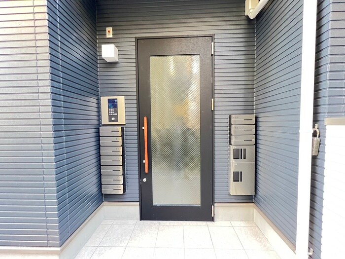 物件外観写真5　(エントランス部分)