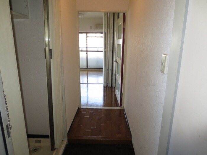 物件内観写真10　(玄関)