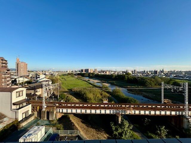 物件内観写真16　(室内からの展望)