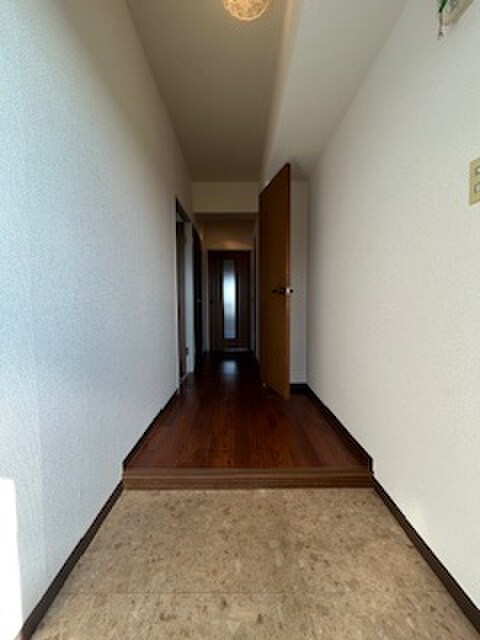 物件内観写真18　(玄関)