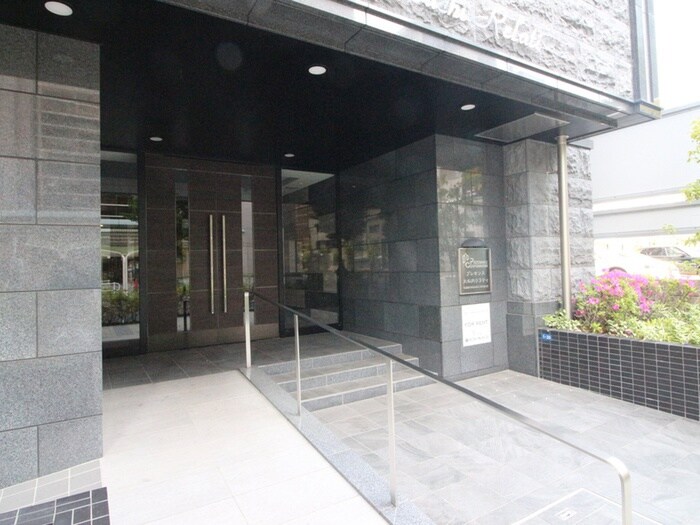 物件外観写真2　(エントランス部分)