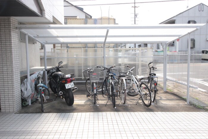 物件外観写真3　(駐輪場)