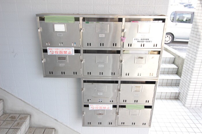 物件外観写真6　(エントランス部分)