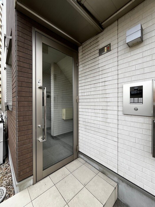 物件外観写真3　(エントランス部分)