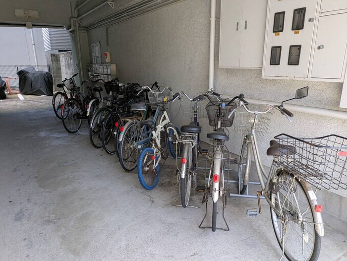 物件外観写真2　(駐輪場)