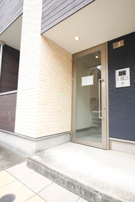物件外観写真4　(エントランス部分)