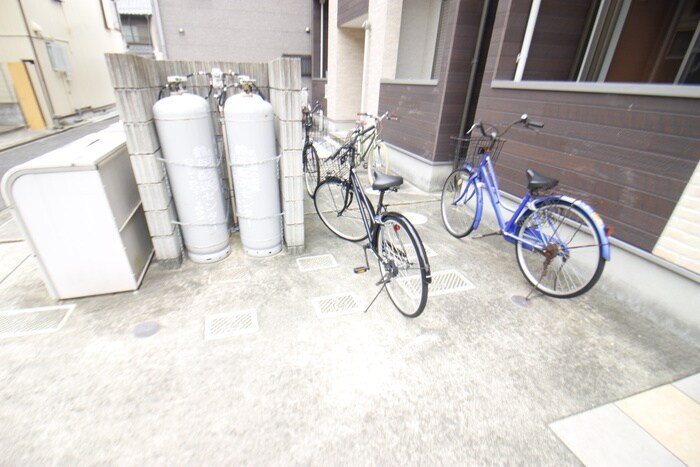 物件外観写真5　(駐輪場)