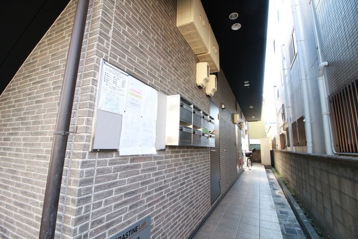 物件外観写真4　(エントランス部分)