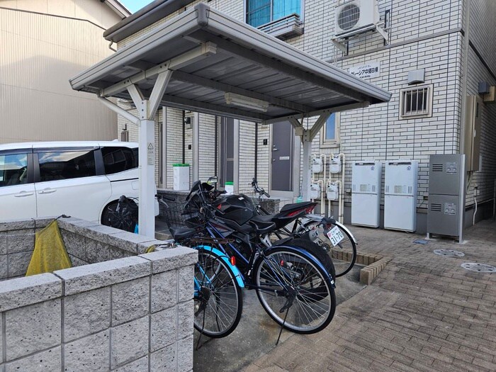 物件外観写真2　(駐輪場)