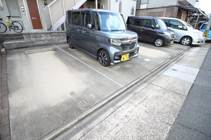 物件外観写真5　(駐車場)