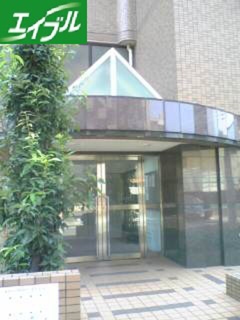 物件外観写真2　(エントランス部分)