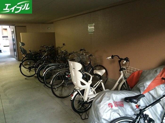 物件外観写真4　(駐輪場)