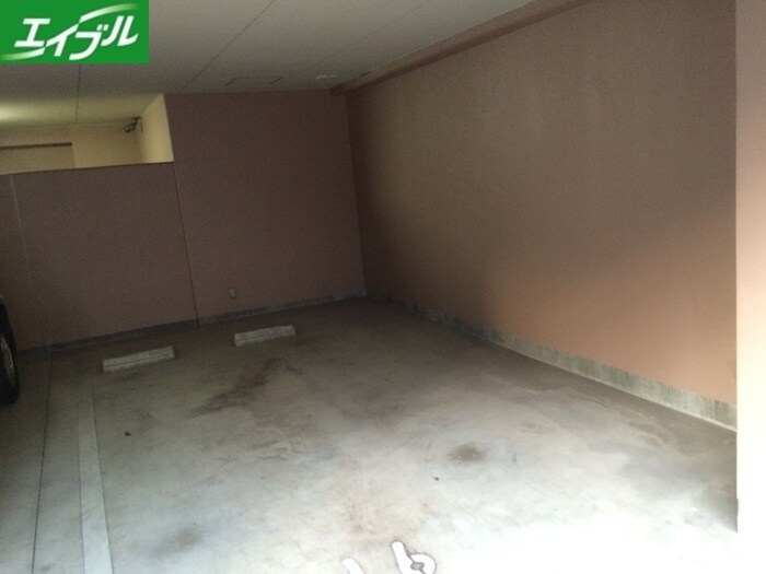 物件外観写真5　(駐車場)