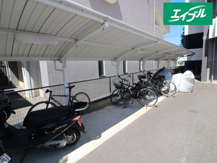 物件外観写真4　(駐輪場)