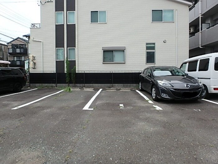 物件外観写真6　(駐車場)