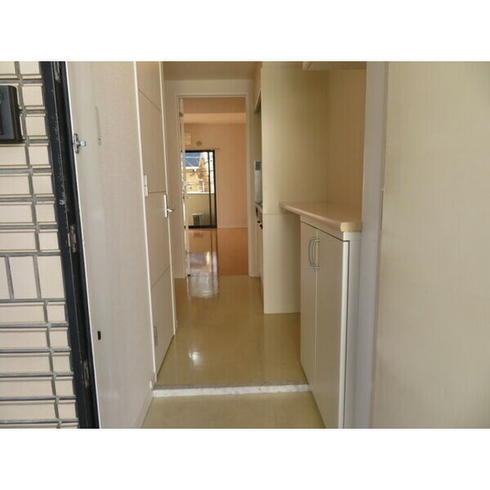 物件内観写真13　(玄関)