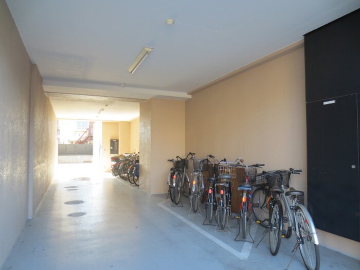 物件外観写真3　(駐輪場)