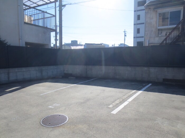 物件外観写真5　(駐車場)