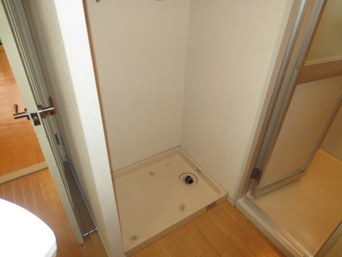 物件内観写真14　(洗濯機置場)