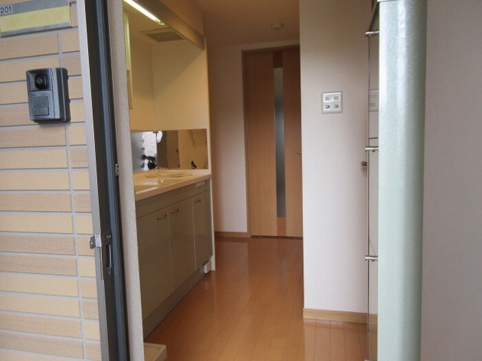 物件内観写真18　(玄関)