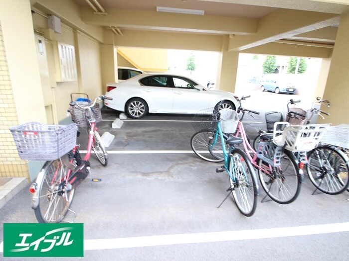 物件外観写真3　(駐輪場)