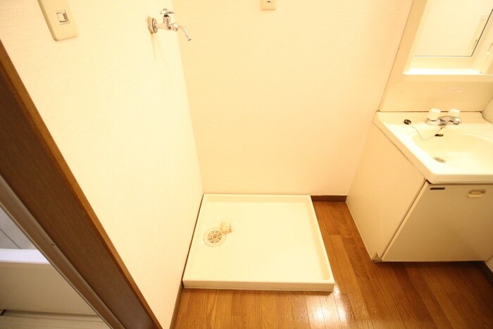 物件内観写真16　(洗濯機置場)