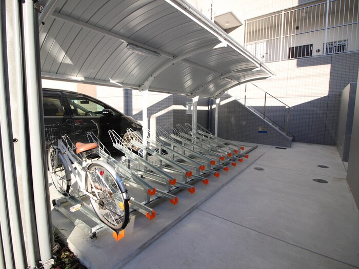 物件外観写真3　(駐輪場)