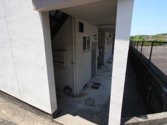 物件外観写真4　(エントランス部分)