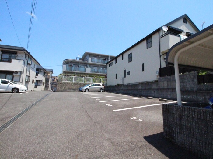 物件外観写真6　(駐車場)