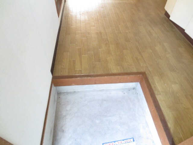 物件内観写真10　(玄関)