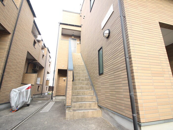 物件外観写真2　(エントランス部分)