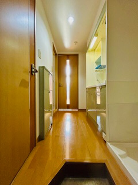 物件内観写真18　(玄関)