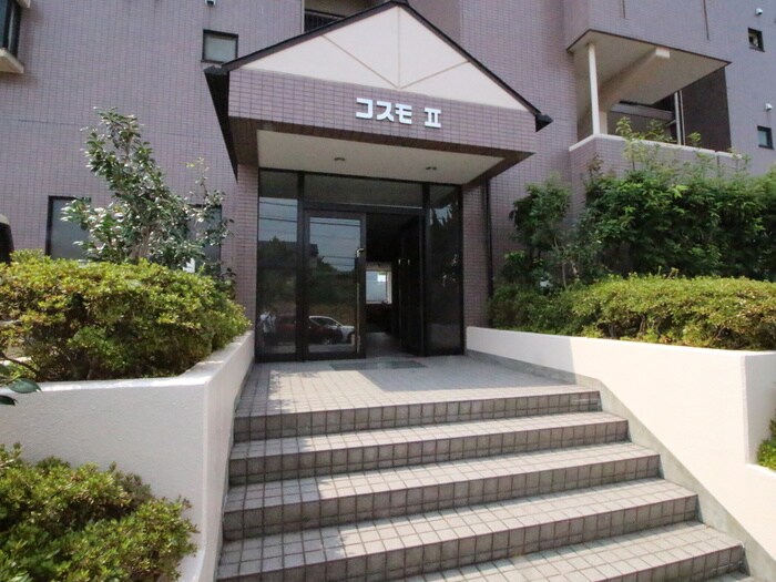 物件外観写真4　(エントランス部分)