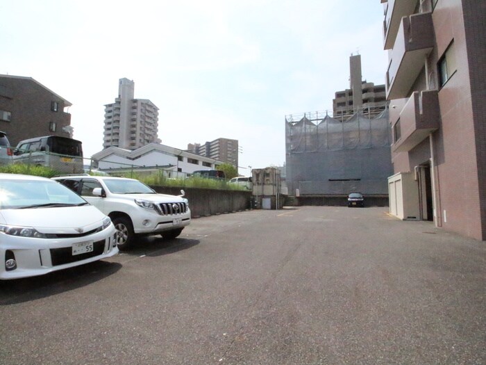物件外観写真6　(駐車場)
