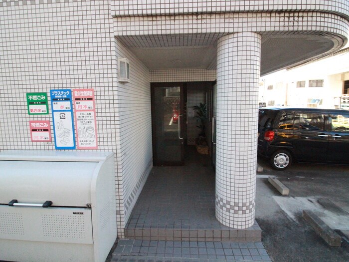 物件外観写真2　(エントランス部分)