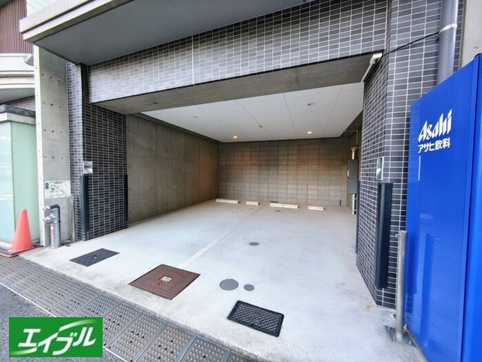 物件外観写真3　(駐車場)